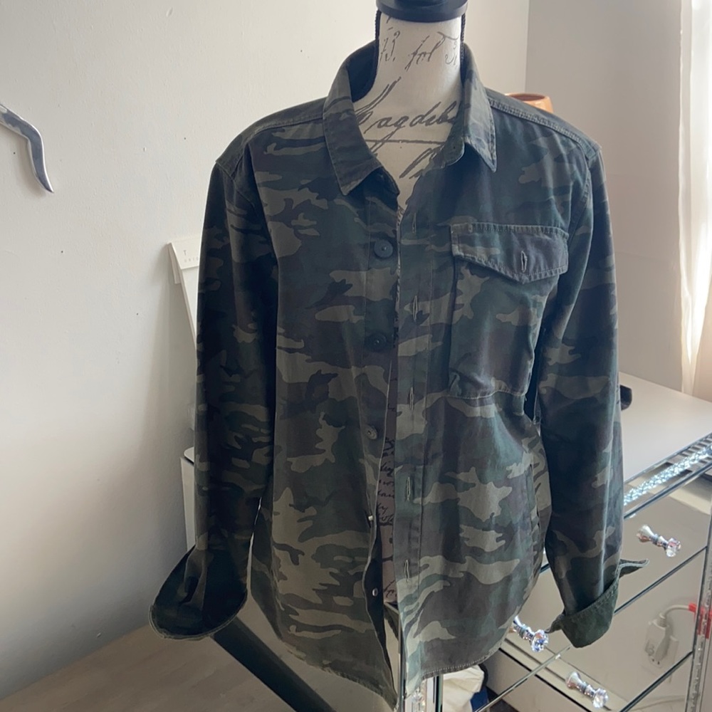Barbour Men’s army print over shirt